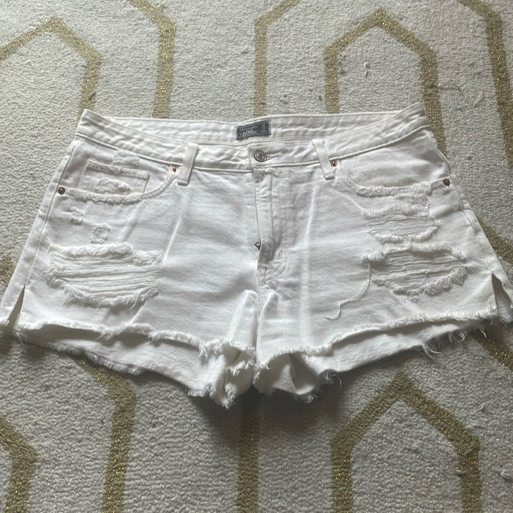 White denim distressed shorts, Sz. 31